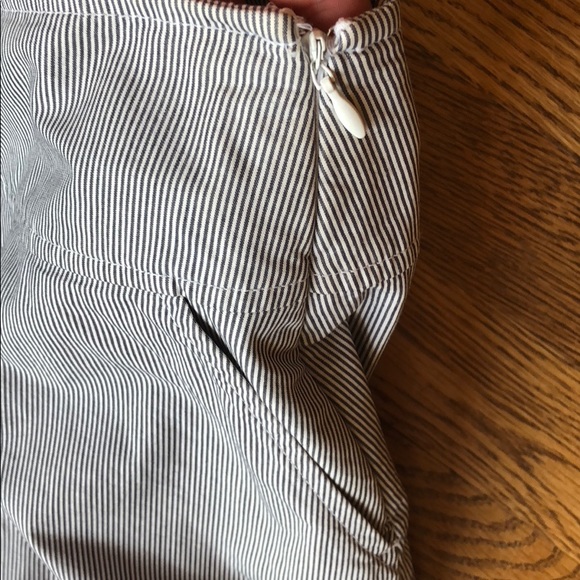 Banana Republic Seersucker Skirt With Pockets - Picture 2 of 3